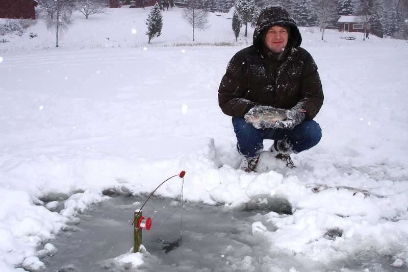 British Gamblers Reel in Fun as Ice Fishing Casinos Gain Momentum